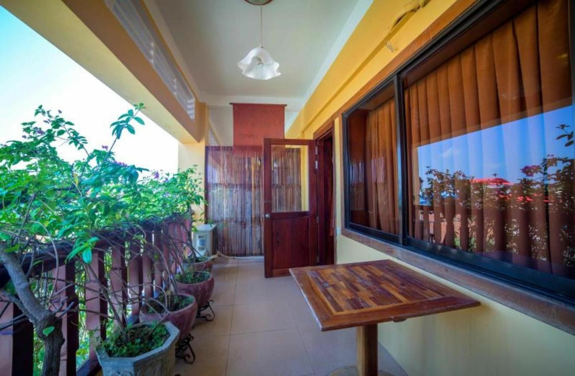 Banan Hotel Battambang Luaran gambar